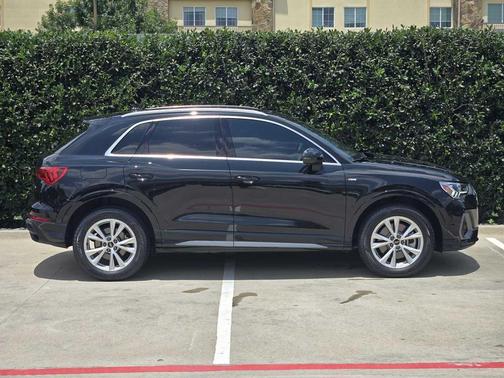 Mythos Black Metallic 2024 Audi Q3 Premium 45 TFSI S line quattro Tiptronic