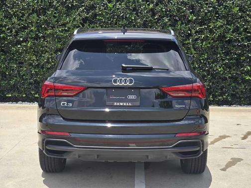 Mythos Black Metallic 2024 Audi Q3 Premium 45 TFSI S line quattro Tiptronic