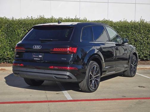 2024 Audi Q7 55 Premium Plus