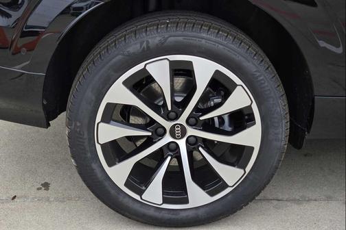 MYTHOS BLACK 2026 Audi Q3 S line