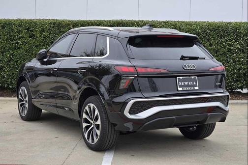 MYTHOS BLACK 2026 Audi Q3 S line