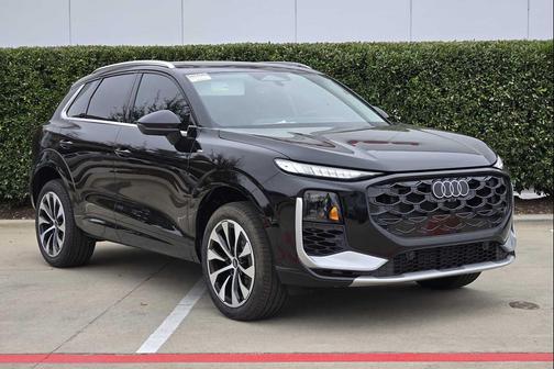 MYTHOS BLACK 2026 Audi Q3 S line