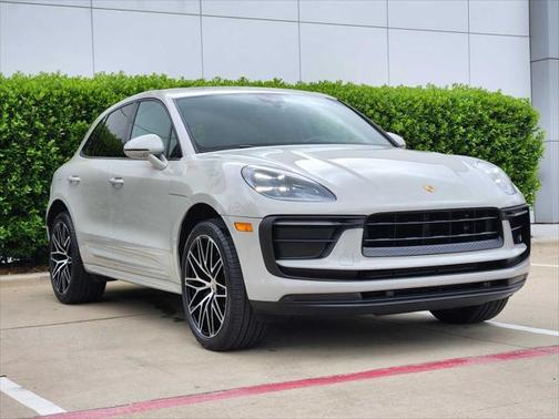 2022 Porsche Macan Base