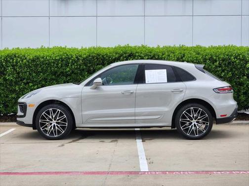 2022 Porsche Macan Base