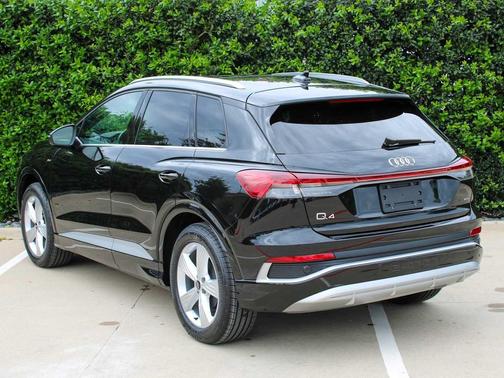 Mythos Black Metallic 2024 Audi Q4 e-tron Premium Plus 55 quattro
