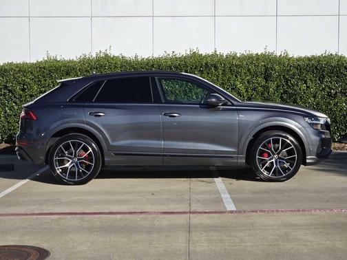 2022 Audi Q8 55 Premium Plus