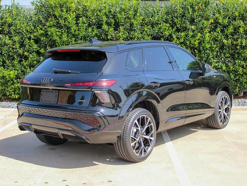 MYTHOS BLACK 2026 Audi Q3 TFSI quattro S tronic