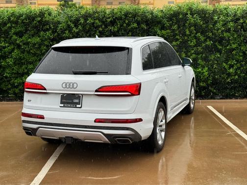 Glacier White Metallic 2025 Audi Q7 55 Premium Plus