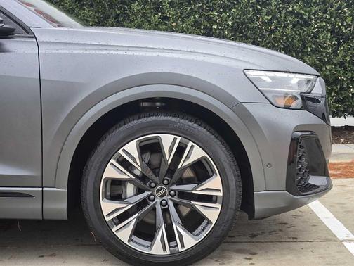 2025 Audi Q8 55 Premium Plus
