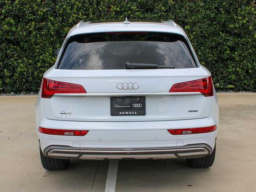 GLACIER WHITE 2021 Audi Q5 45 Premium Plus
