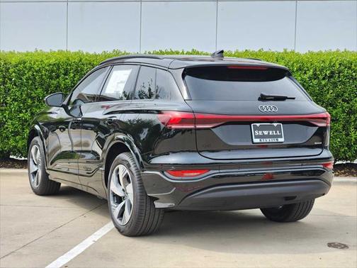 2025 Audi Q6 e-tron Premium Plus quattro