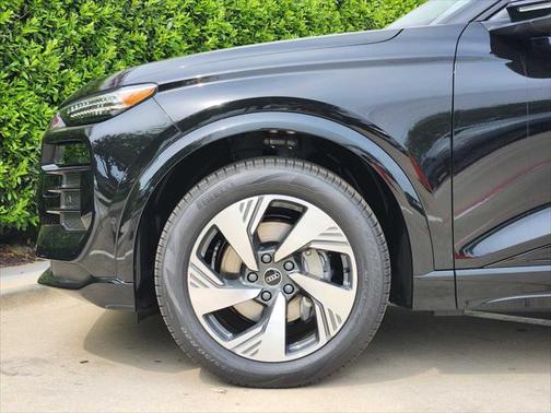 2025 Audi Q6 e-tron Premium Plus quattro