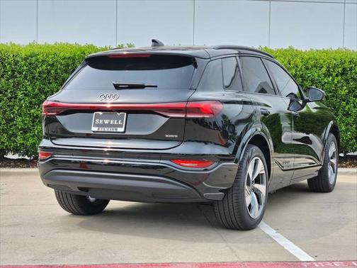 2025 Audi Q6 e-tron Premium Plus quattro