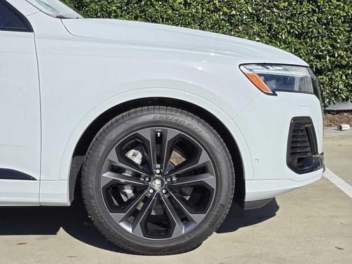2026 Audi Q7 55 Premium Plus