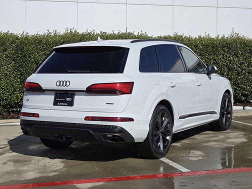 2025 Audi Q7 55 Premium Plus