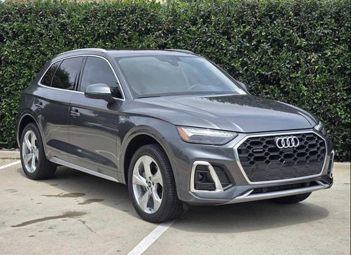 Daytona Gray Pearl Effect 2023 Audi Q5 45 S line Prestige