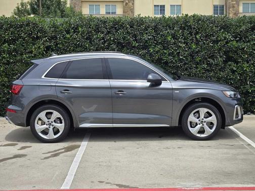 Daytona Gray Pearl Effect 2023 Audi Q5 45 S line Prestige