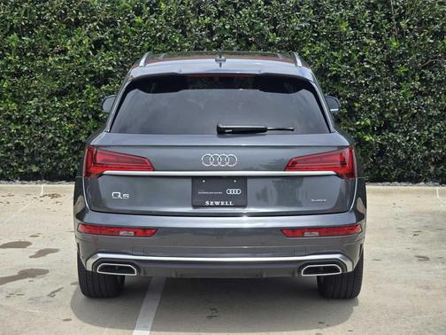 Daytona Gray Pearl Effect 2023 Audi Q5 45 S line Prestige