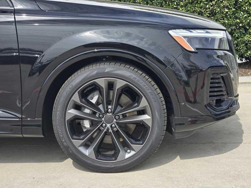 2026 Audi Q7 55 Premium Plus