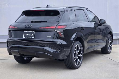 Mythos Black Metallic 2026 Audi Q3 TFSI quattro S tronic