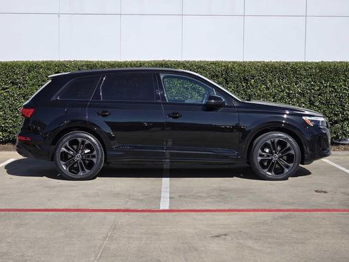 2025 Audi Q7 55 Premium Plus