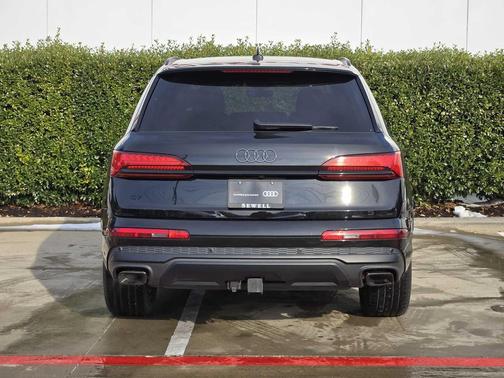 Mythos Black Metallic 2025 Audi Q7 45 Premium Plus