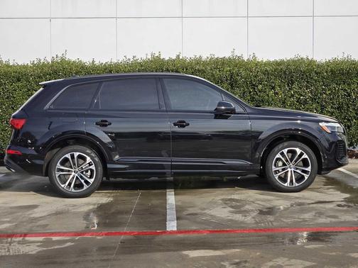 Mythos Black Metallic 2025 Audi Q7 45 Premium Plus