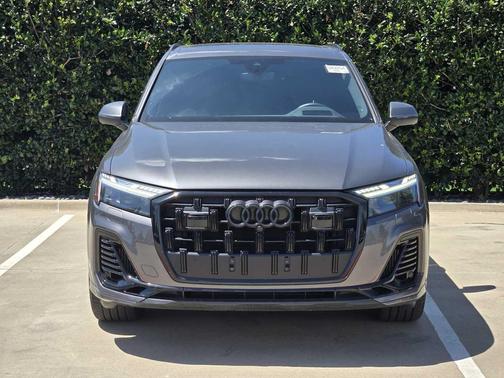 SAMURAI GRAY 2025 Audi Q7 55 Prestige