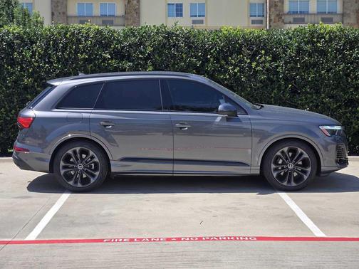 SAMURAI GRAY 2025 Audi Q7 55 Prestige