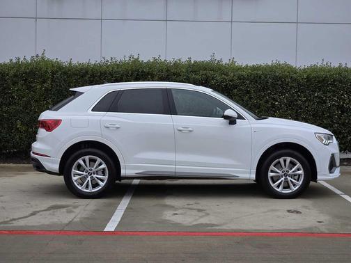 2025 Audi Q3 Premium 45 TFSI S line quattro Tiptronic