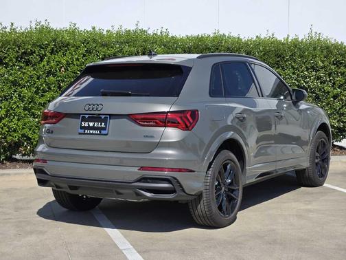 2025 Audi Q3 Premium 45 TFSI S line quattro Tiptronic