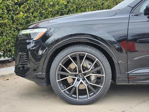2025 Audi Q7 55 Prestige