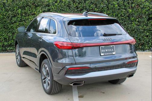 Tambora Gray Metallic 2026 Audi Q5 Premium TFSI quattro S tronic
