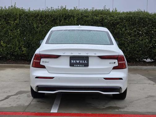 2024 Volvo S60 B5 Core Dark Theme