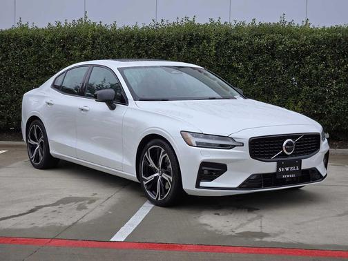 2024 Volvo S60 B5 Core Dark Theme