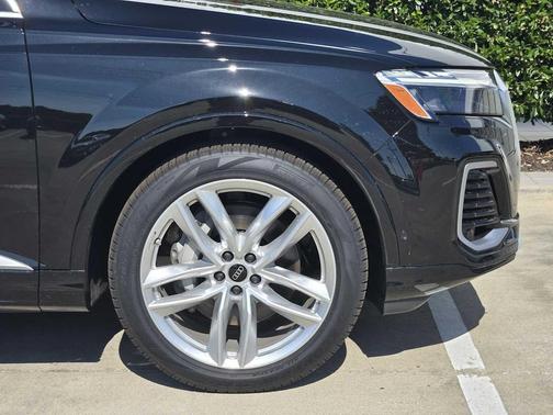 2025 Audi Q7 55 Premium Plus