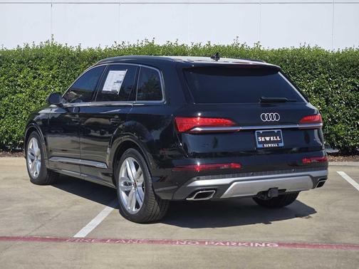 2025 Audi Q7 55 Premium Plus
