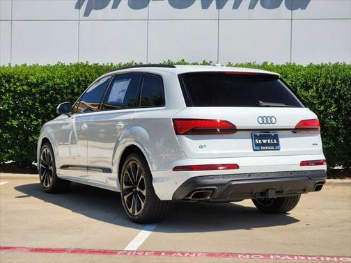 2025 Audi Q7 55 Premium Plus