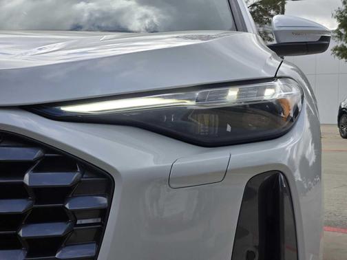 Glacier White Metallic 2026 Audi Q5 Premium Plus TFSI quattro S tronic