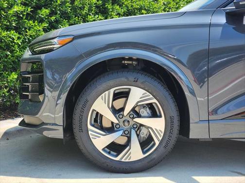 2025 Audi Q6 e-tron Premium Plus quattro