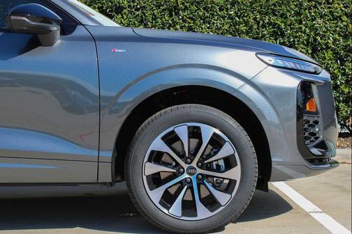 DAYTONA GRAY 2026 Audi Q3 TFSI quattro S tronic