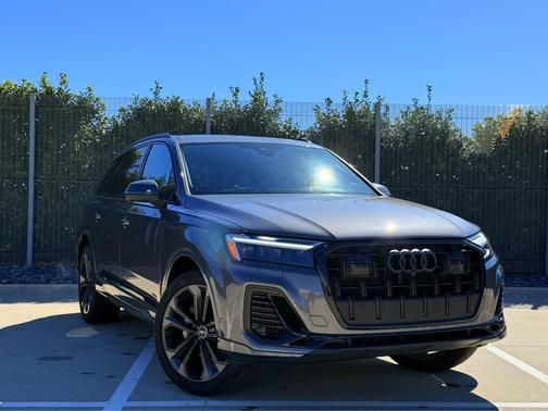 Samurai Gray Metallic 2025 Audi Q7 55 Premium Plus