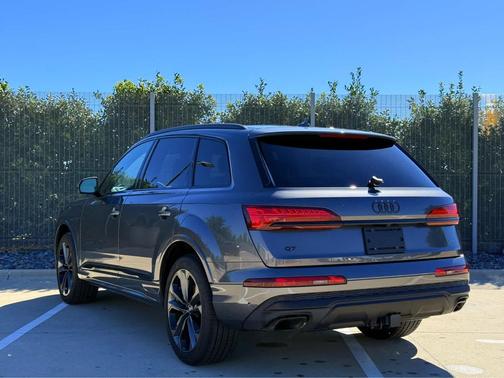 Samurai Gray Metallic 2025 Audi Q7 55 Premium Plus