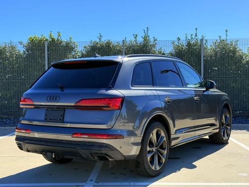 Samurai Gray Metallic 2025 Audi Q7 55 Premium Plus