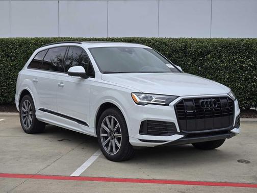 2023 Audi Q7 45 Premium Plus