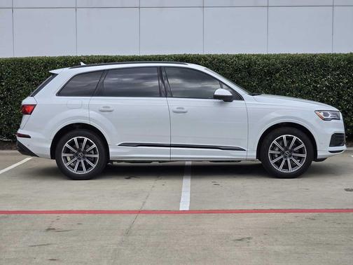2023 Audi Q7 45 Premium Plus