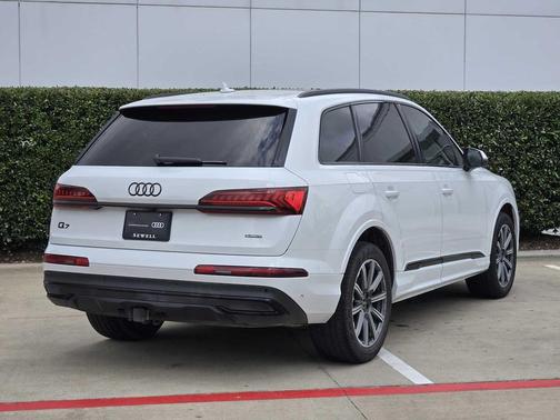 2023 Audi Q7 45 Premium Plus