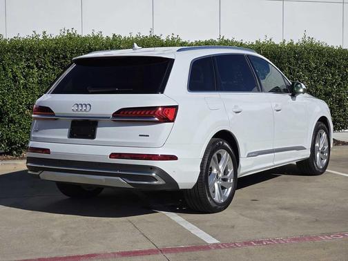 2024 Audi Q7 55 Premium Plus