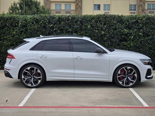 GLACIER WHITE 2022 Audi RS Q8 4.0T