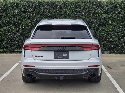 GLACIER WHITE 2022 Audi RS Q8 4.0T